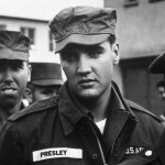 Elvis Presley durante seu serviço no exército, em 1958.